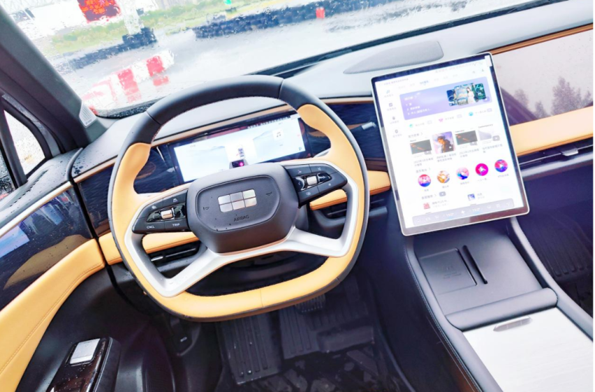 沉浸式开车┃雨中细品银河L7，操控很绝，安全拉满