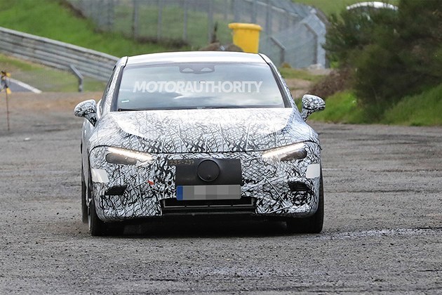 更强运动表现  将于2022年亮相  梅赛德斯-AMG EQE最新谍照