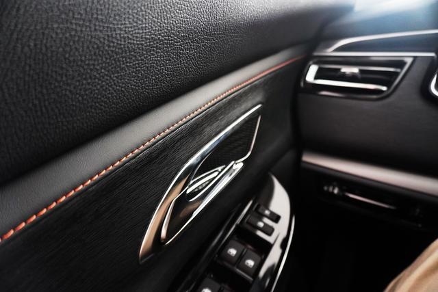空间、配置、科技功能越级的家用SUV，长安欧尚X7到店实拍