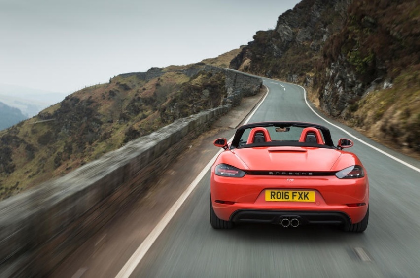 保时捷718 Boxster，为何成高性价比敞篷超跑？