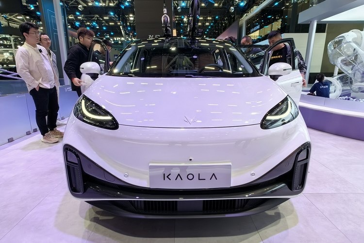 花15万买一款拥有牙胶级内饰+续航500公里的智能亲子车，值吗？