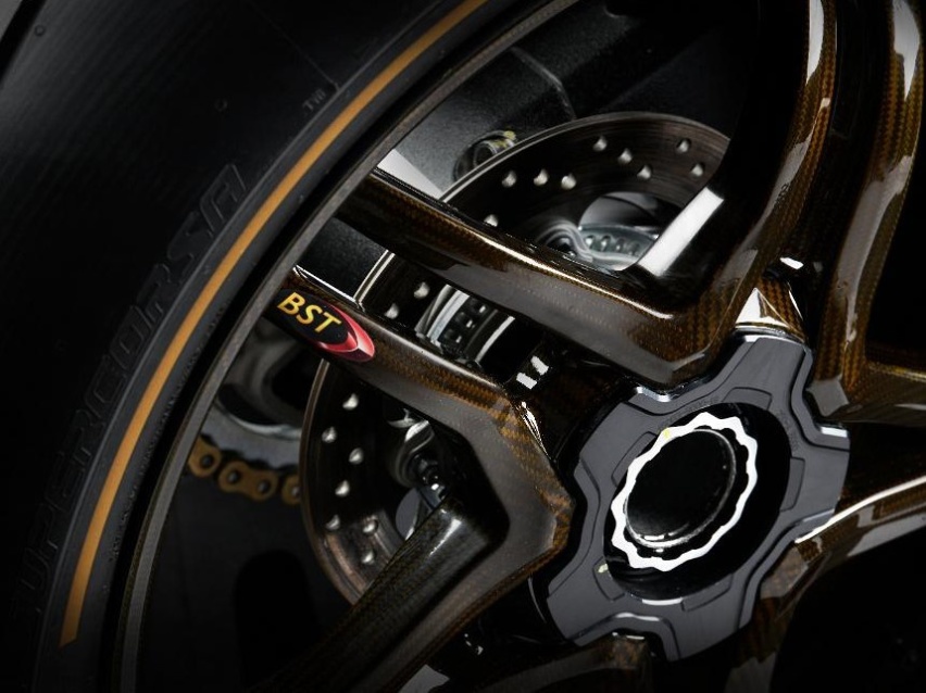 MV Agusta F4 CC 男人无法拒绝的“情人”