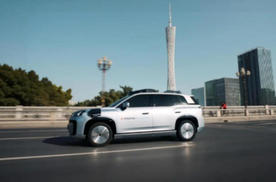 高架桥上百车瘫痪，安全冗余为何在关键时刻失灵？