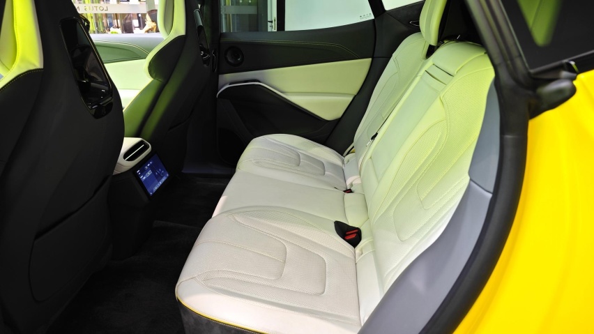 百万级“吉利王” 探店实拍路特斯Eletre 选它还是Model X