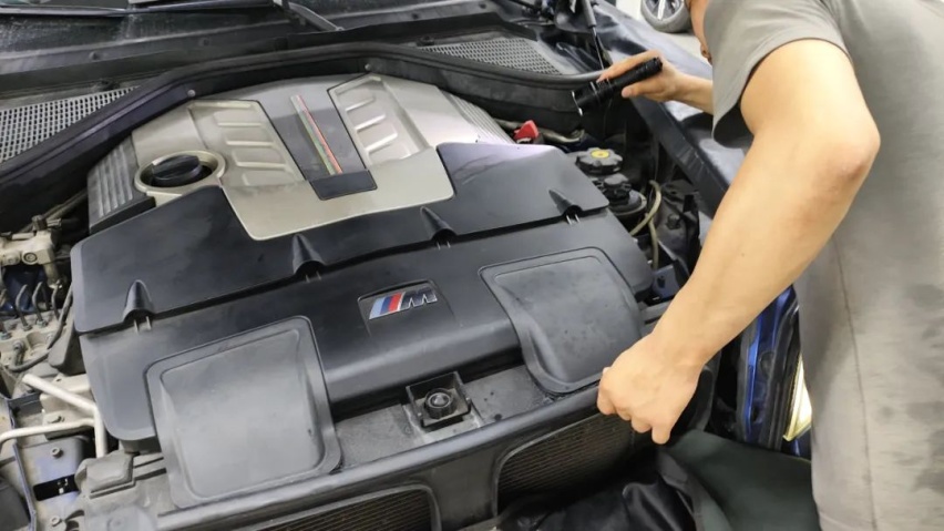 ​V8引擎的二手宝马保养一次要多少钱？答案是0元，因为...