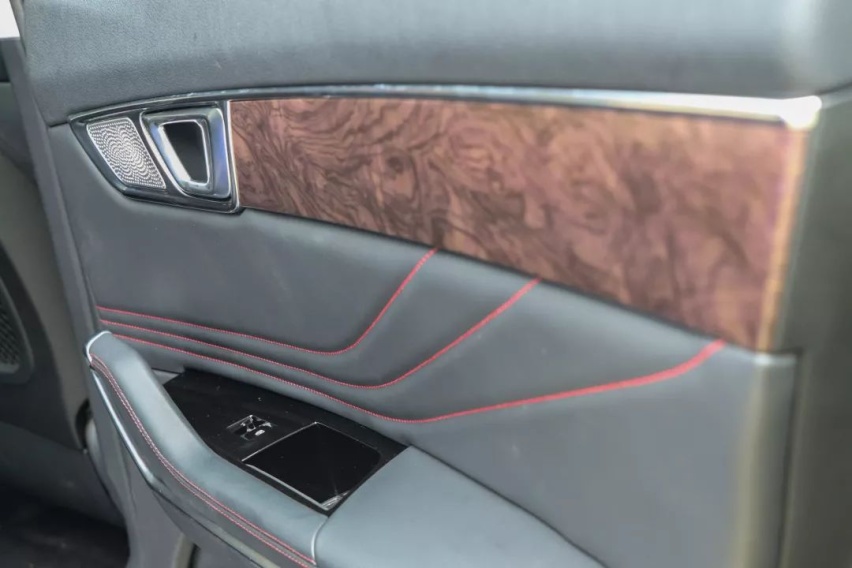 10余万买一台2.0T的中型SUV，奔腾T99只是虚有其表？