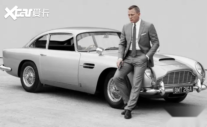 "007"座驾被拍卖:车灯可变机关枪,售价2493万元!