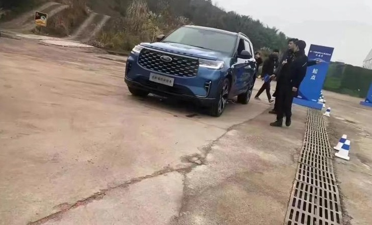 长安福特新探险者实车：有当网红的潜质