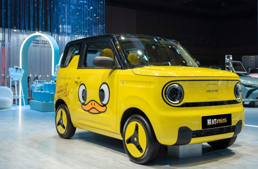 与宏光MINI EV分庭抗礼 熊猫mini成为微型电车市场新晋顶流