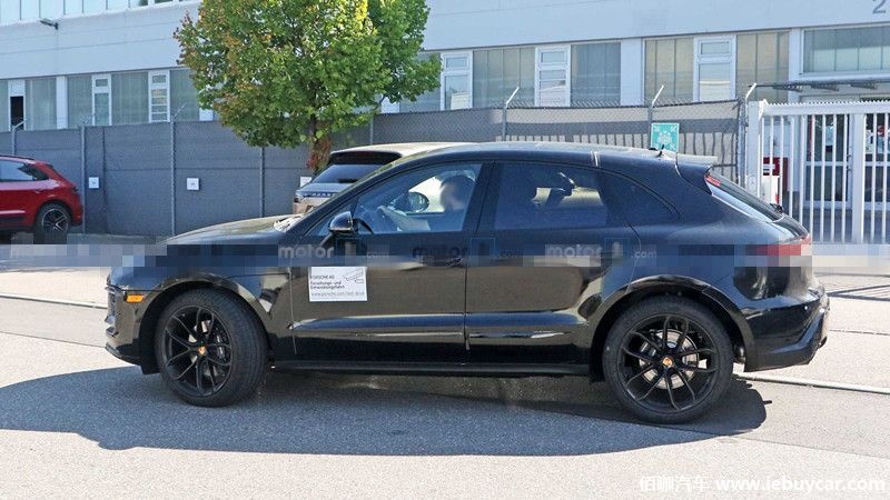 porsche-macan-second-facelift-spy-photo (3).jpg