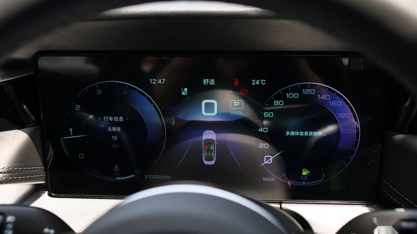 2.0T动力优秀 HEV加速快还省油 全新红旗H5您该这么选