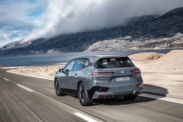 宝马电动攻势扔王炸：BMW iX、BMW i4同日发布，数据硬核，续航