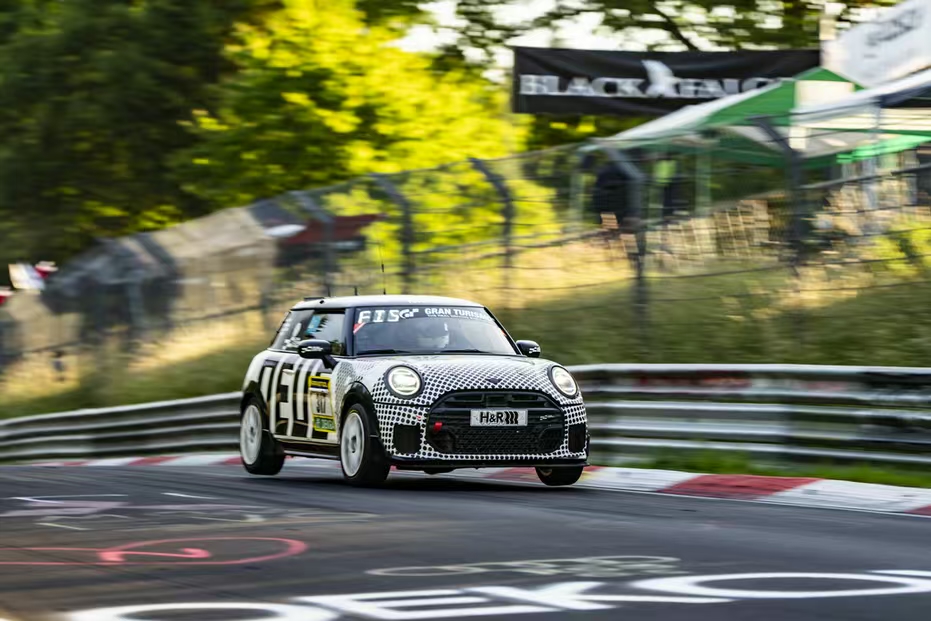 再戰(zhàn)紐博格林24小時耐力賽!全新MINI JCW憑實(shí)力登臺 再戰(zhàn)紐博格林24小時耐力賽!全新MINI JCW憑實(shí)力登臺