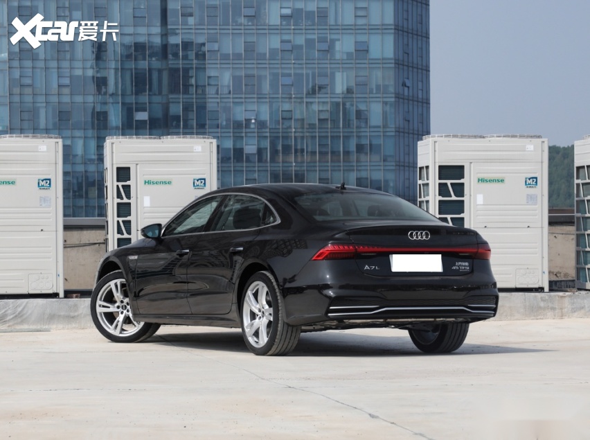 新款奥迪a7l来了,外观运动,配置升级,你愿选它还是a6l?
