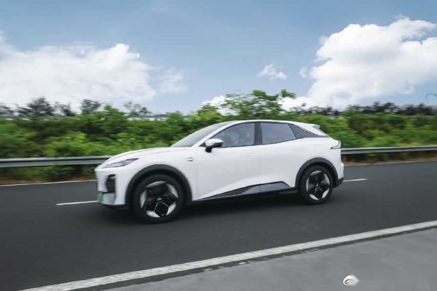 续航1120km！深蓝S7开启超级增程动态品鉴