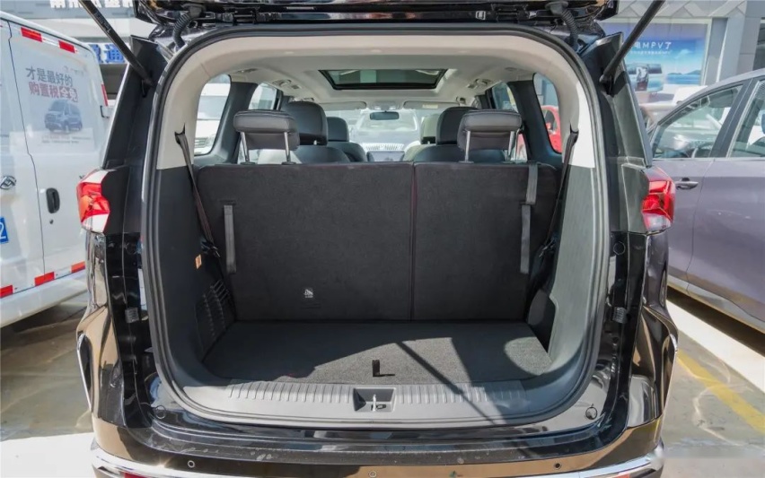 最“奶爸”的新能源MPV，上汽大通MAXUS MIFA 5家用刚刚好