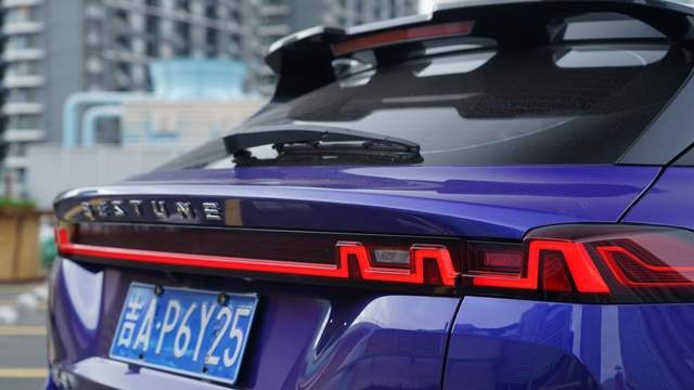 试驾奔腾B70S：2.0T能爆发出224匹的马力，真香！