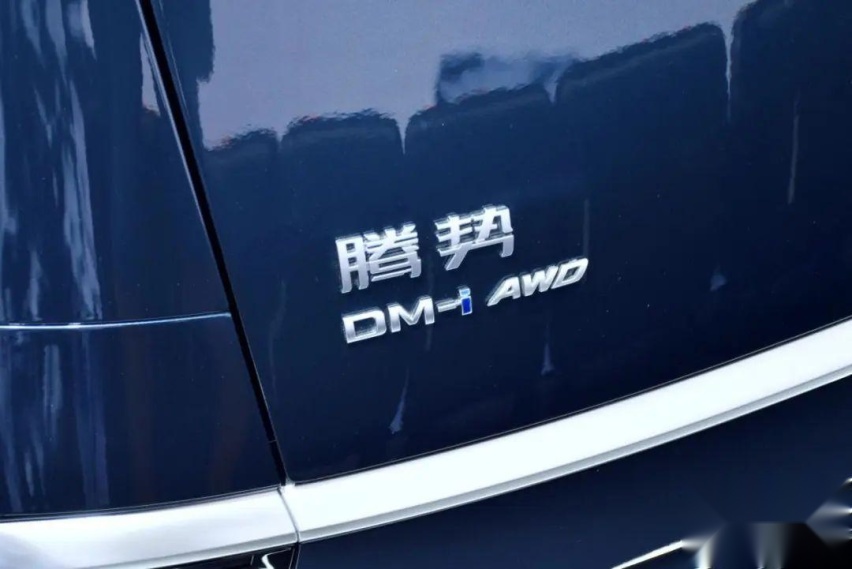 油耗低还不限行，又豪华，配置又高，买GL8真不如买腾势D9