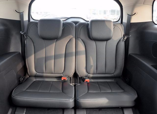10万级6座MPV，2+2+2布局，中控屏像ipad，网友：这是买屏送车