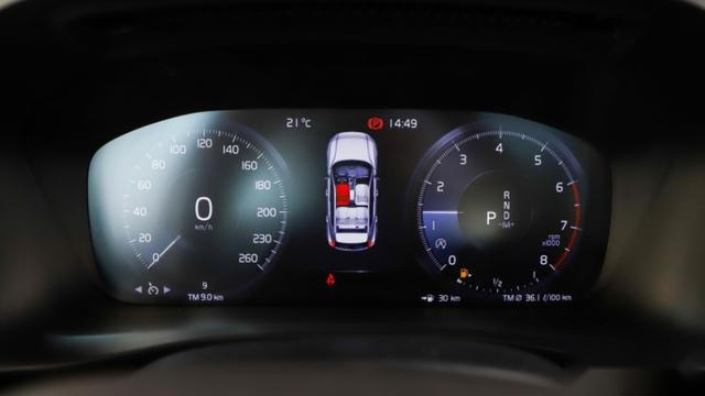 沃尔沃XC40更安全，凯迪拉克XT4更快，怎么选？
