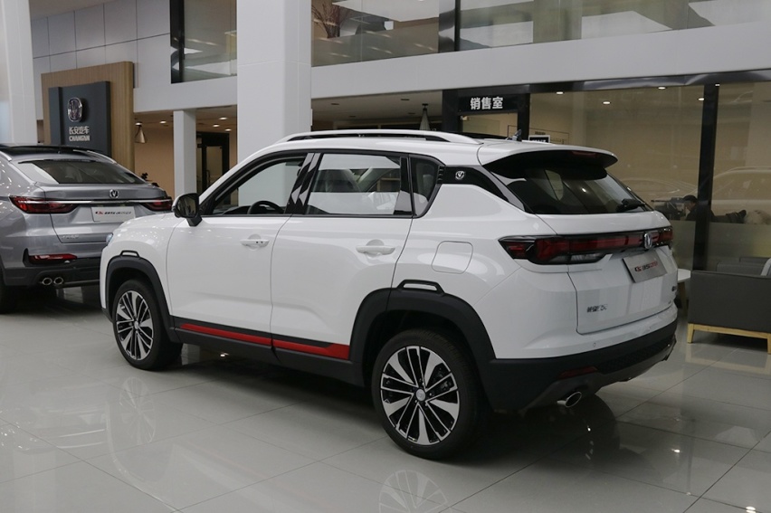 全新长安CS35 PLUS到店实拍，外观/内饰/动力全面提升