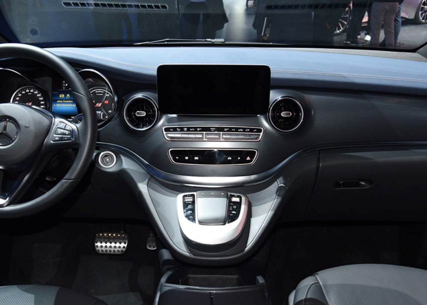 奔驰的纯电动MPV，电池容量90kWh，车重3.5吨，续航4