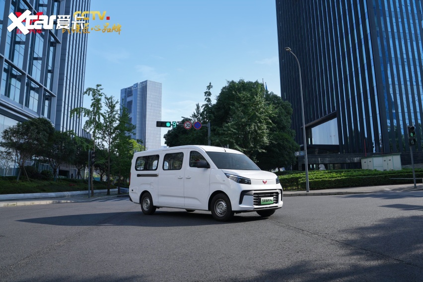 9方大空间+850km续航！五菱扬光Pro增程版上市，一口价10.48