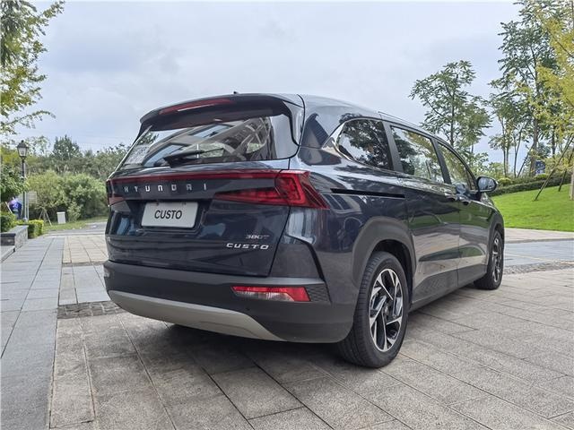 选合资中大型MPV，我推荐库斯途，有舒适有颜值还便宜