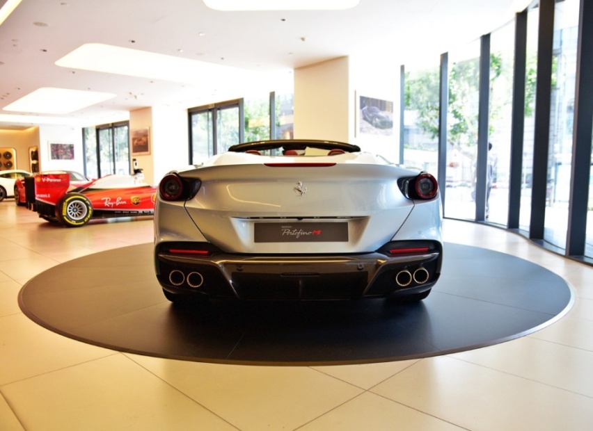 3.9T V8的数据绚丽夺目，法拉利的光环璀璨耀眼，Portofino