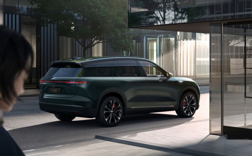 30万以上的大空间新能源SUV 蔚来ES8和极石01怎么选？