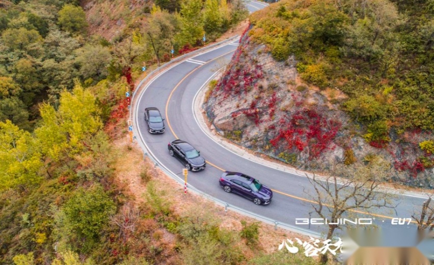 北汽纯电中型车，4.8m的车长、451km的工况续航