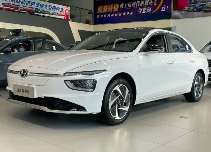 乘坐舒适置物轻松名图纯电动特别能“装”