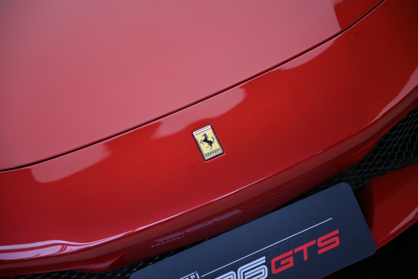搭载V6混动大心脏，法拉利296GTS亮相重庆