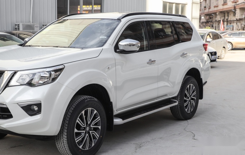 被忽略的日系硬派SUV，比普拉多大，搭非承载车身，不足15万