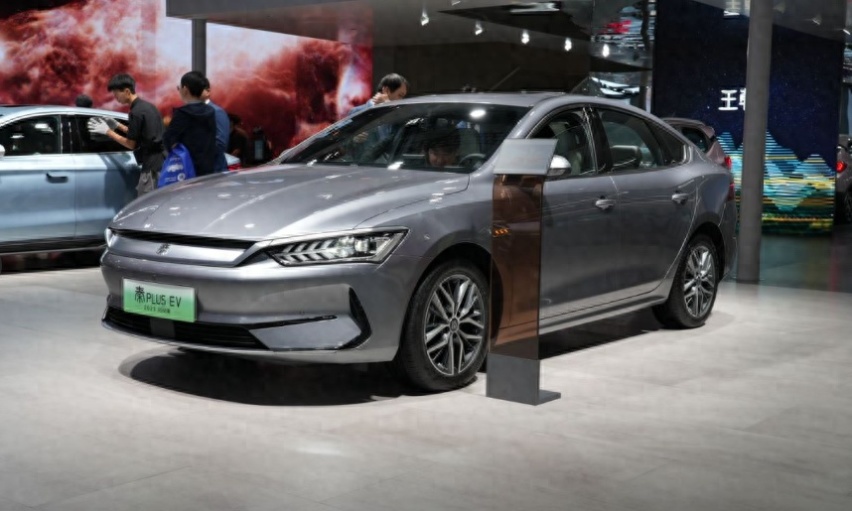 荣威D7 EV单挑比亚迪秦PLUS EV，是谁给的勇气？