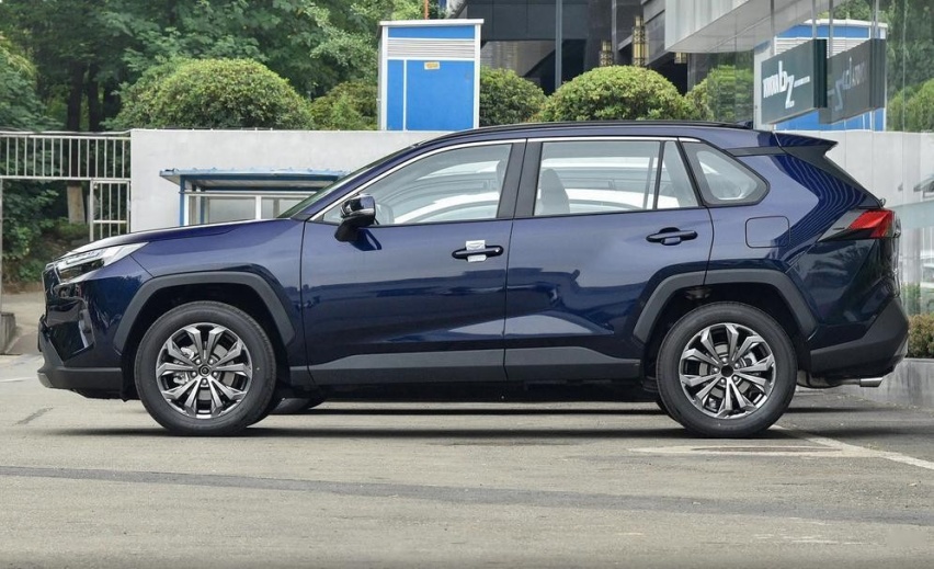 丰田RAV4不香了？红旗HS5：走自己的路，让别人无路可走