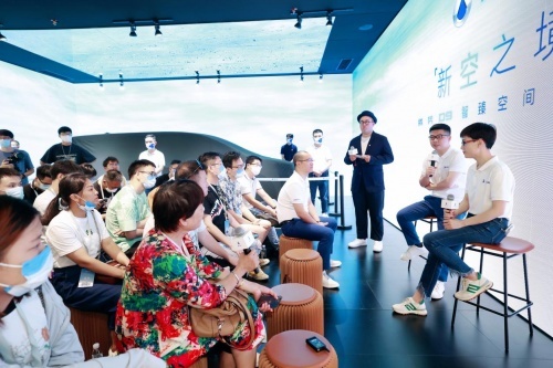 “新空之境”艺术展闪现长沙IFS国金中心 腾势D9魅力绽放
