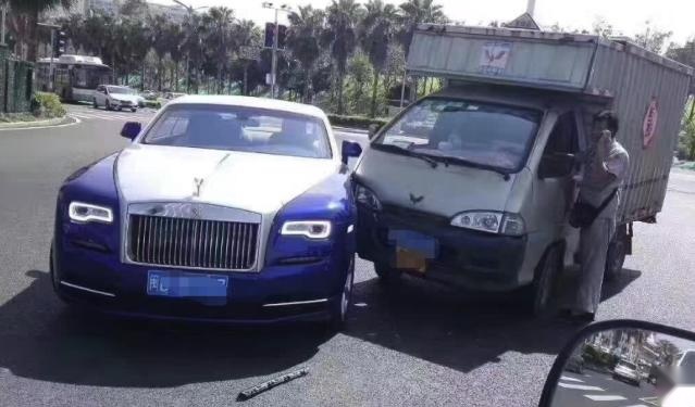 唯一不怕豪车的车型，劳斯莱斯都撞过，网友：不亏为神车