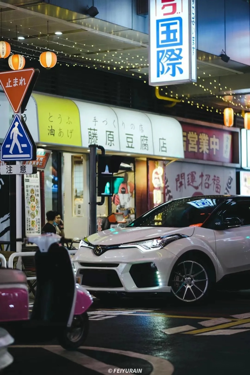 素改丰田CH-R竟有兰博基尼的感觉，这才是家用车改装的正确道