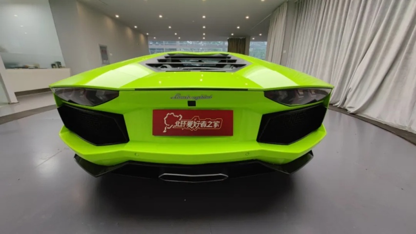 兰博基尼Aventador LP700-4半价！男生眼里的大牛女生眼里是什么？