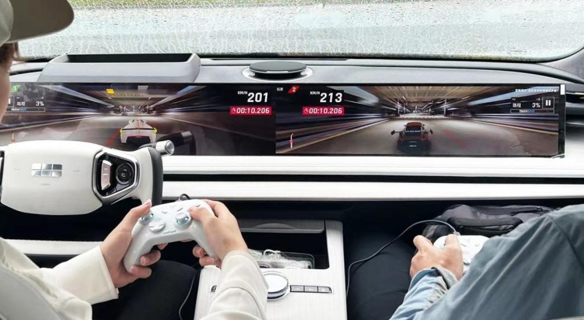 2024款银河E8，一体式硼钢门环，标配45英寸屏幕