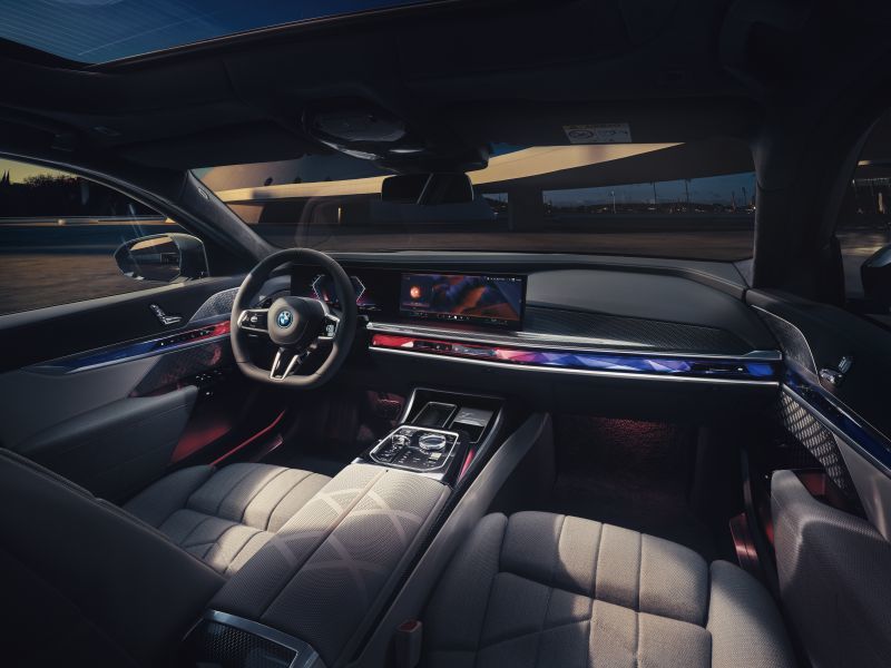 最强电动旗舰创新纯电动BMW i7 M70L领衔