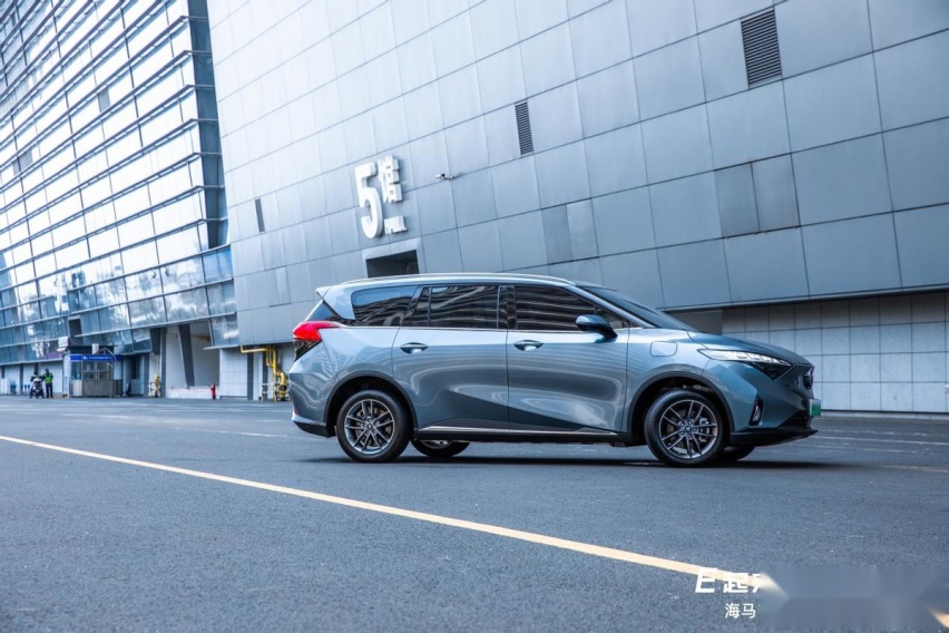 适合家商两用 试驾纯电新能源MPV海马7X-E