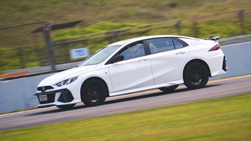 拳打领克脚踢GTI！13.80万买这影豹 BBA都能随便崩？