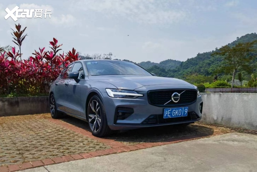 试驾沃尔沃新款S60：操控不输同级后驱，跑山劈弯很刺激
