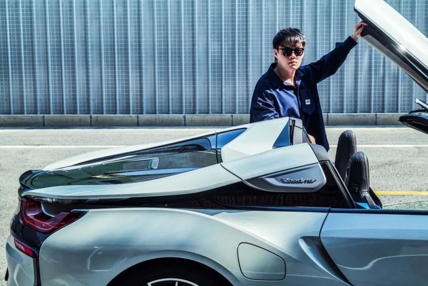 SCC洪恩体验宝马i8 Roadster：这款跑车将成为经典