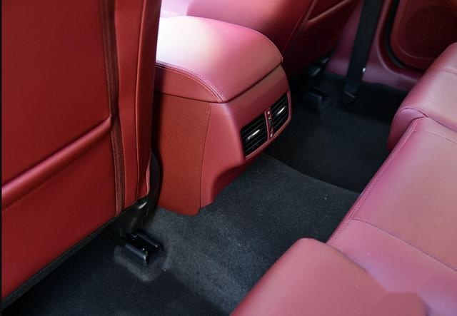 布座椅、塑料方向盘、后排小，马自达CX-4有何底气卖到16万
