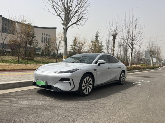 实力为王！特斯拉Model 3紧急降价也打不过银河E8