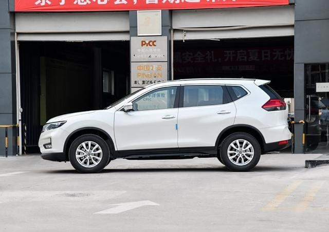 三款主流SUV间的竞争，CRV、RAV4、奇骏，买谁更省心？