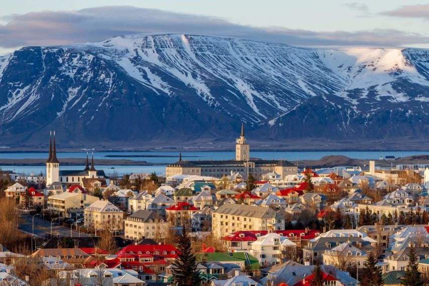 两中国游客在冰岛飞机残骸附近身亡,有